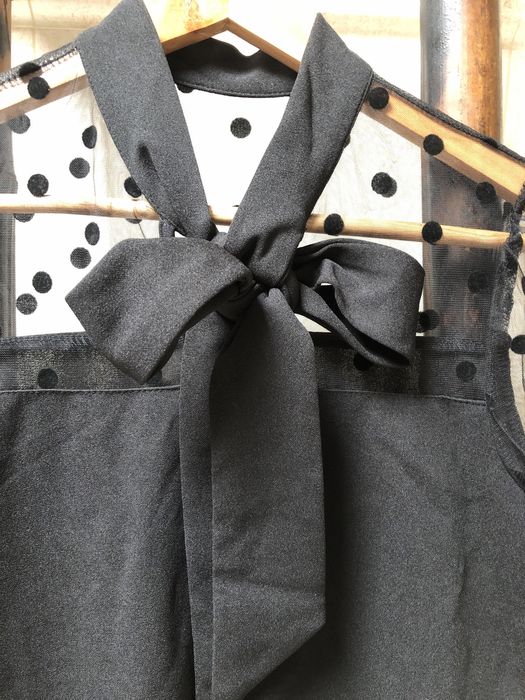 Vestido preto com tule às bolinhas