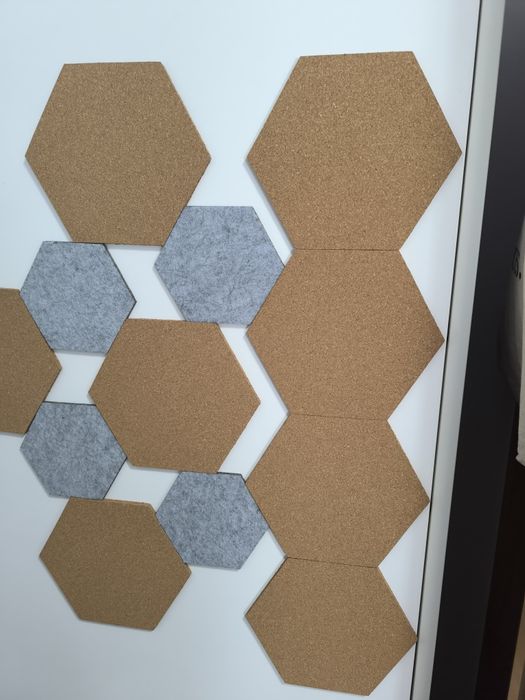 Painéis acústicos hexagonais