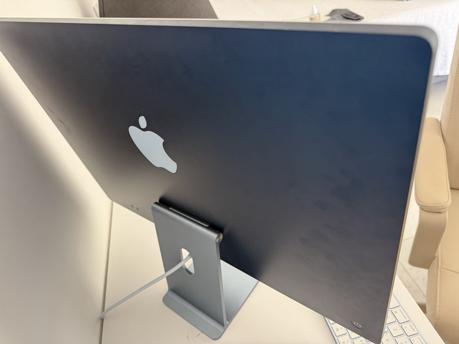 Apple iMac 24” M3 2023 | 8GB RAM | 256GB SSD | Magic Keyboard + Magic Mouse