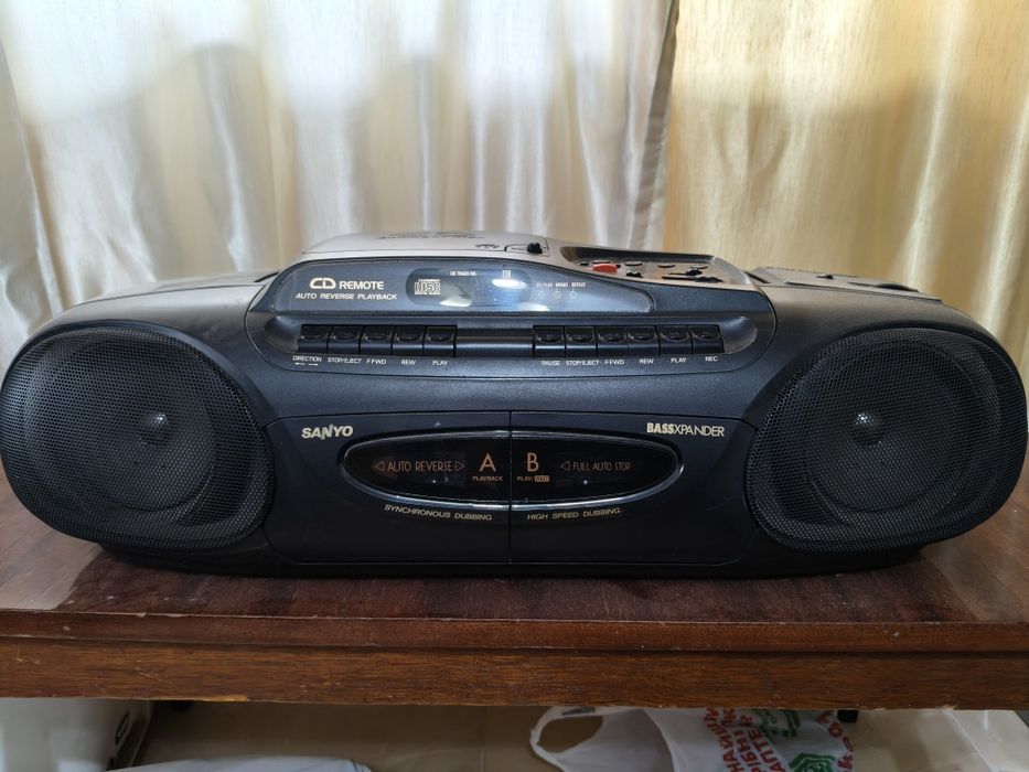 Музикальний центр SANYO.   MCD-Z51