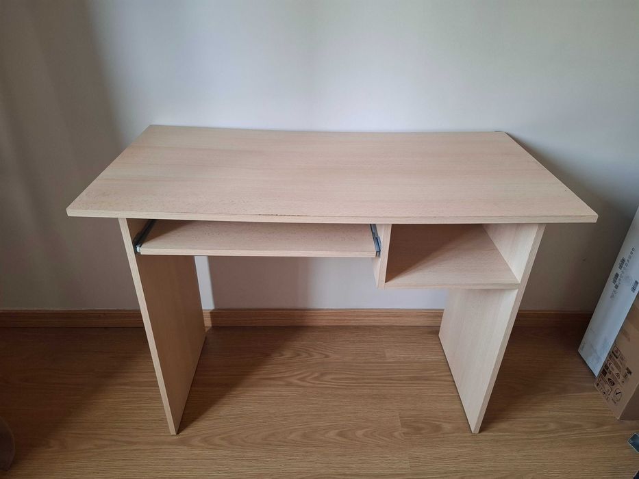 Secretária em Madeira com Suporte para Teclado