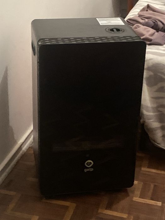 Aquecedor a gas com painel vidro, marca galp, garrafa de gas,