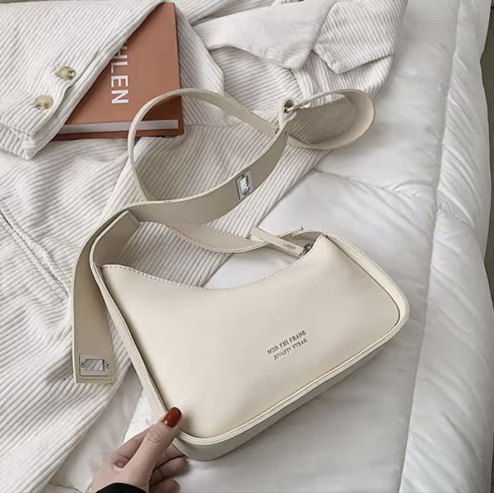 женская бежевая сумка через плечо типу bagllet