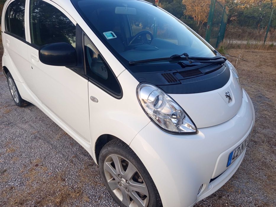 Peugeot ion elétrico.