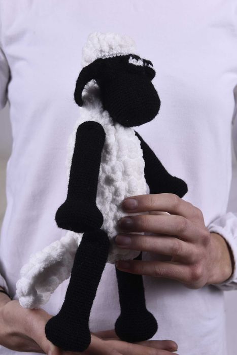 Baranek Shaun - maskotka na szydełku dla dziecka- rękodzieło, handmade