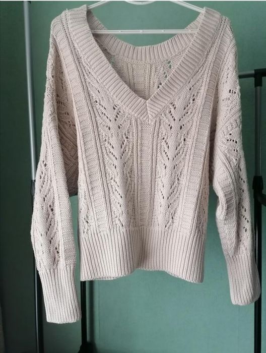 Жіночий пуловер.