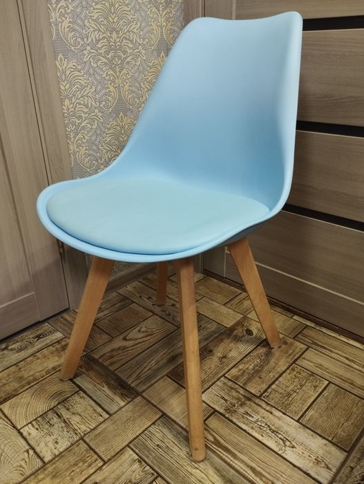 Вуличні стільці для кафе і дому