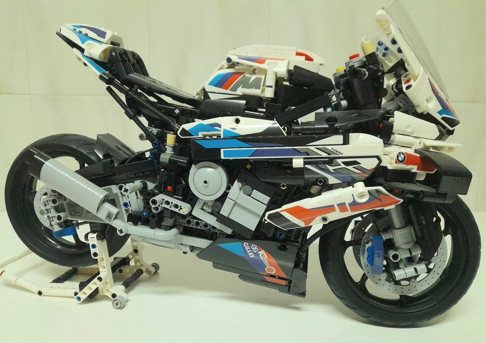 Mota BMW M 1000 RR da Lego Technic.