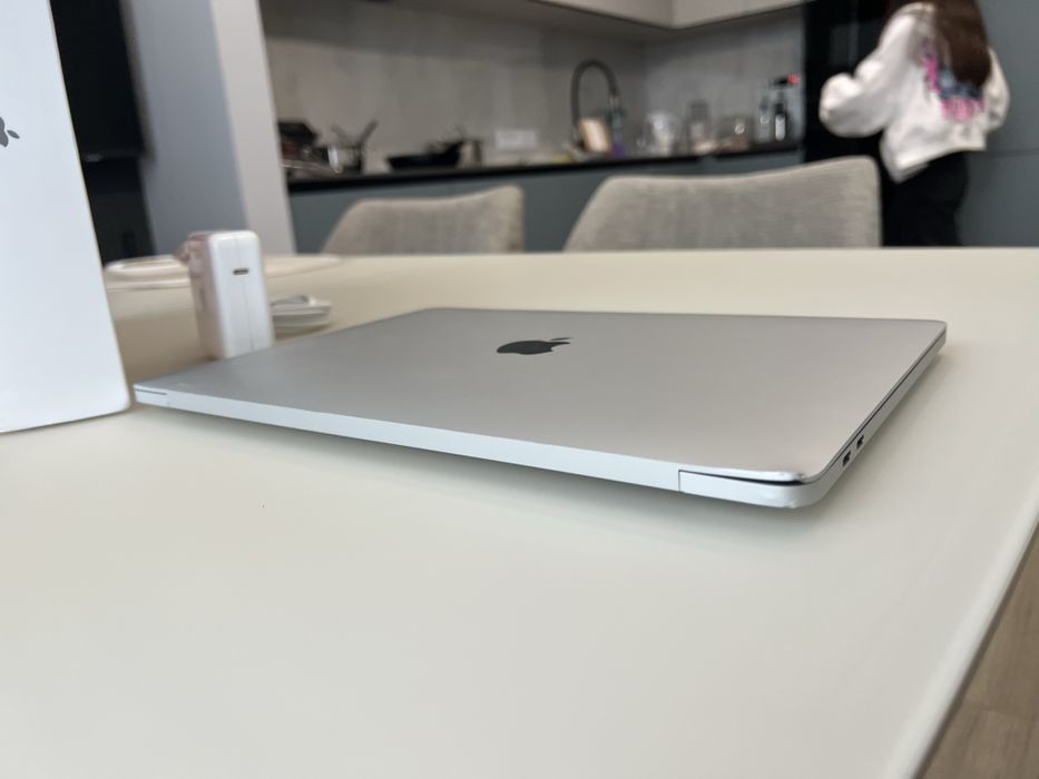 Macbook Pro M1 256гб 88%