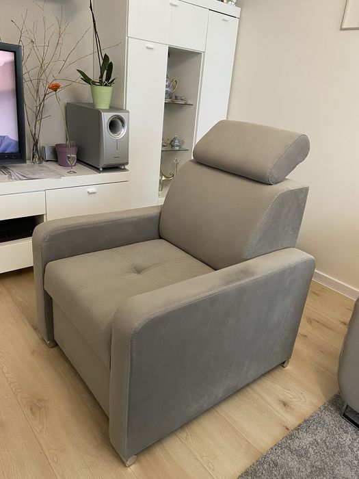 Fotel z regulowanym oparciem