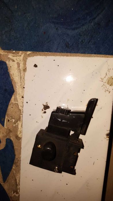 Кнопка болгарки з регулятором та кнопка дрелі