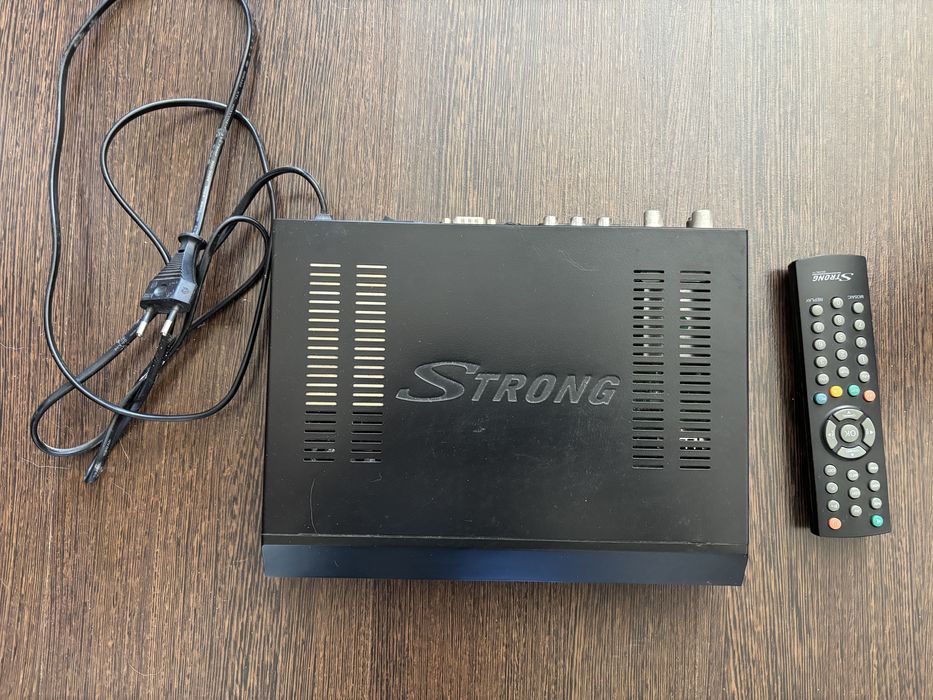 Тюнер супутниковий з тарілкою