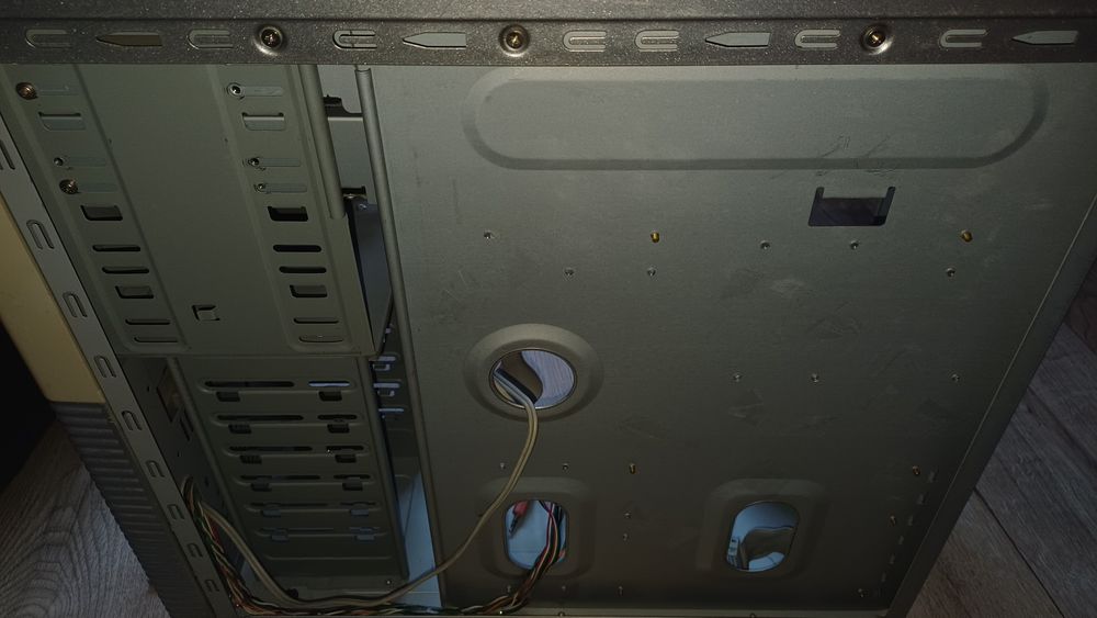 Obudowa od komputera ATX - z napędem DVD i nagrywarką