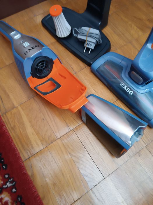 Пилесос AEG на запчастини!