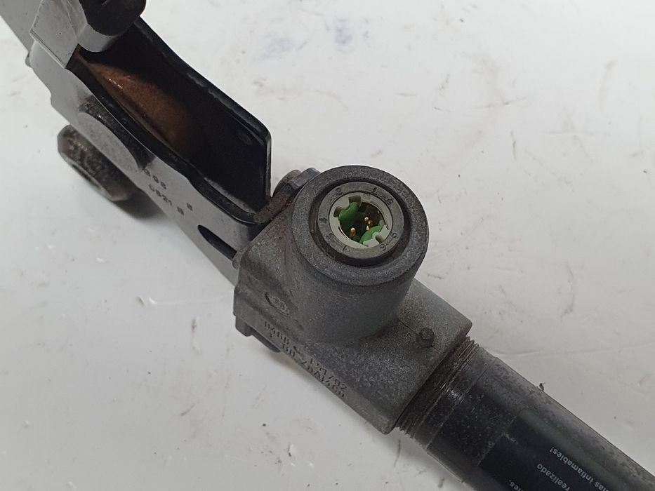 Encaixe de cinto frente esquerdo BMW 5 (E39)