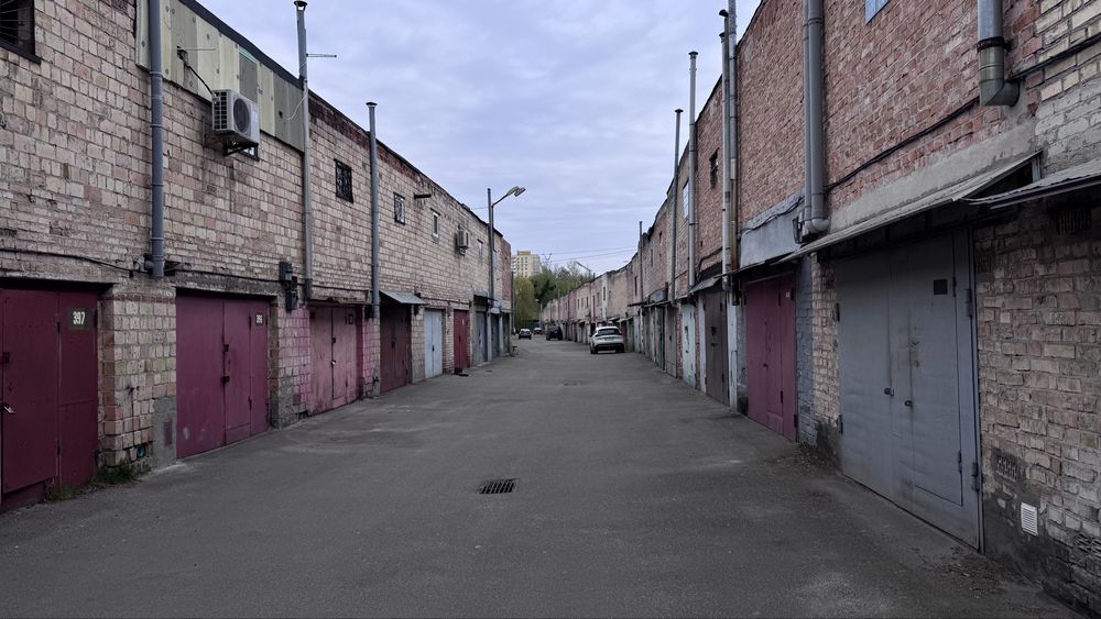 Продаж гаража з підвалом 43 м2 , в ГК Барвінок 2 ! Приватизований! Біля Крістер град , Варшавський
