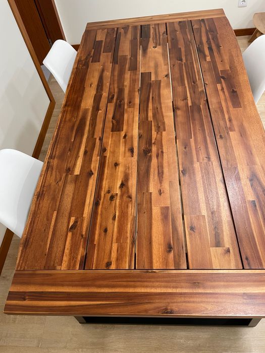 Conjunto mesa e cadeiras