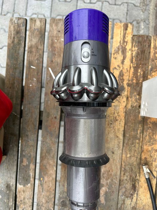 Акумуляторний пилосос DYSON V10