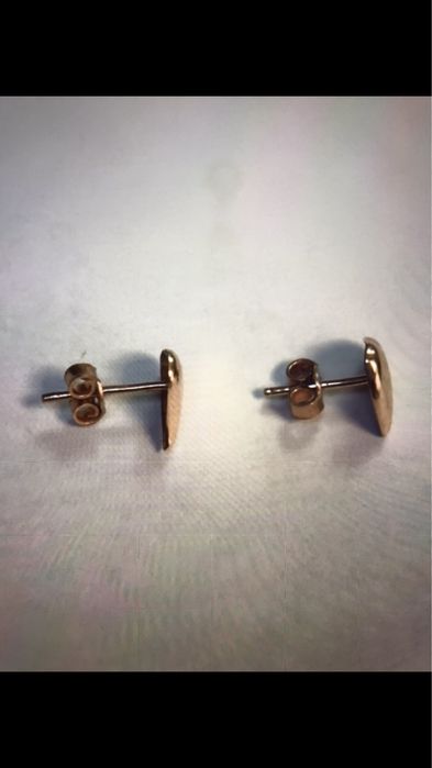 Золотые серьги-гвоздики