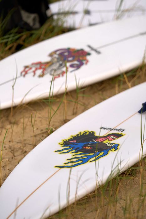 Lipsticks Caparica twin fin glass on 5'10 swallow tail 31 litros