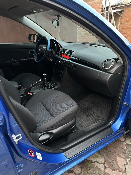 Mazda 3 bk 2005.  .