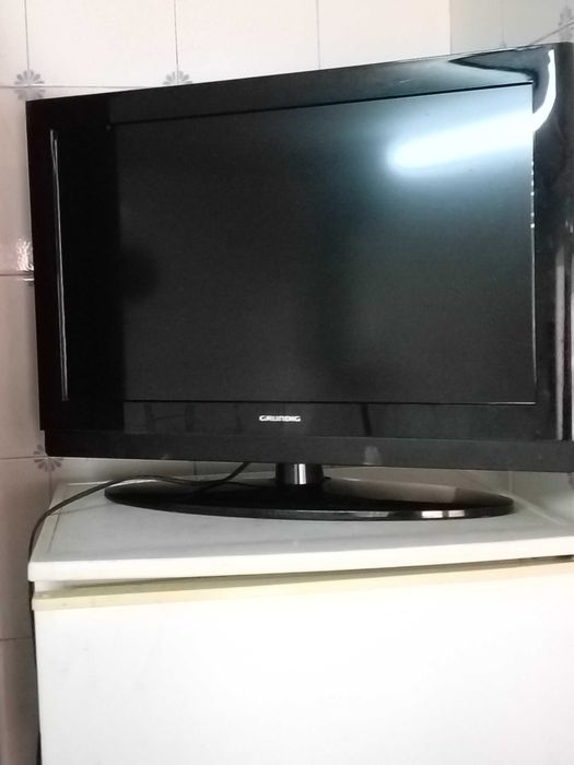Grundig LCD TV in Good Condition64730158402434124