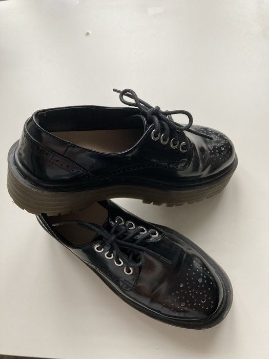 Czarne buty oxfordy Pull&Bear na platformie 38
