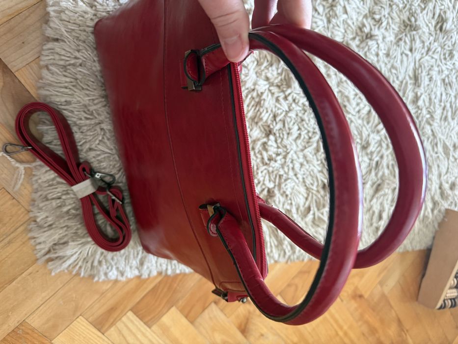Czerwona torebka ze skory