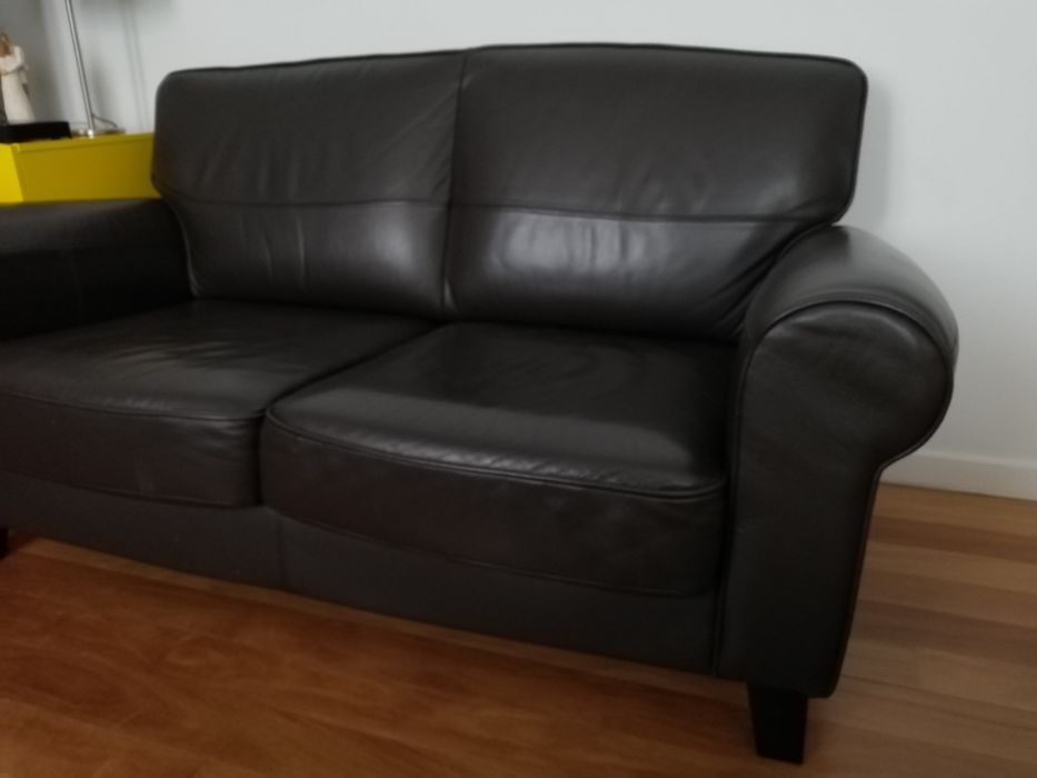Sofá em pele 2 lugares