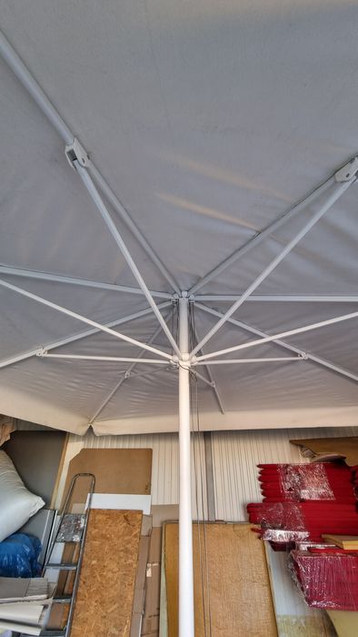 Parasol 3 m z podstawa beżowy