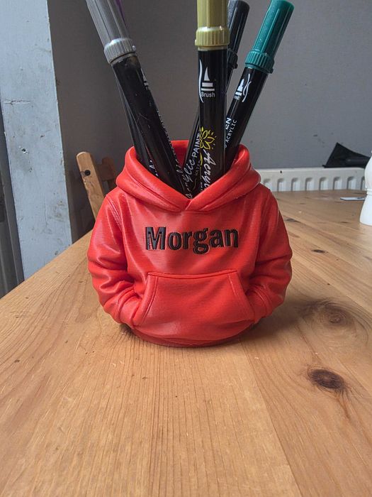 Porta Canetas Hoodie – Impressão 3D Moderna