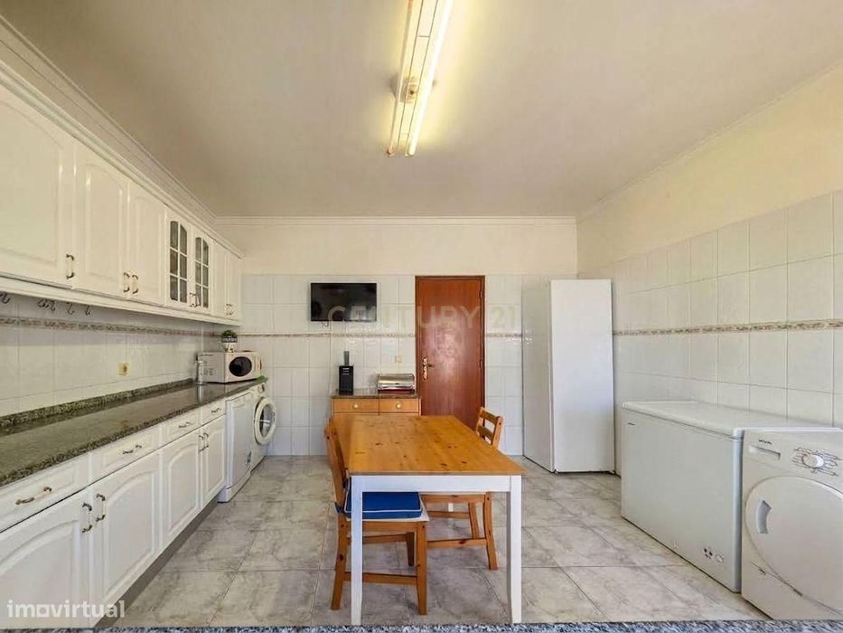Moradia geminada 4 assoalhadas com garagem e churrasqueira – Excelente