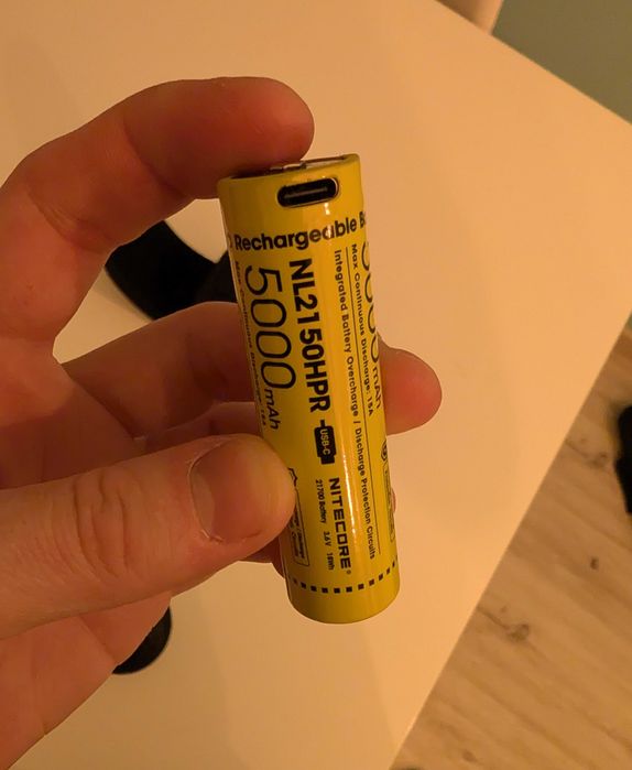 Latarka NITECORE P35i