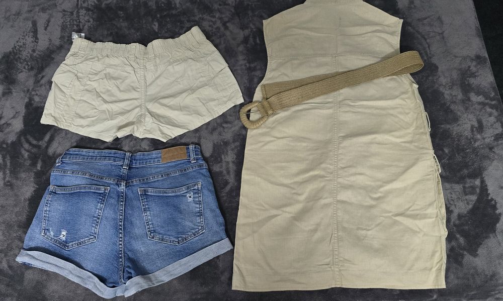 Roupas semi novas.