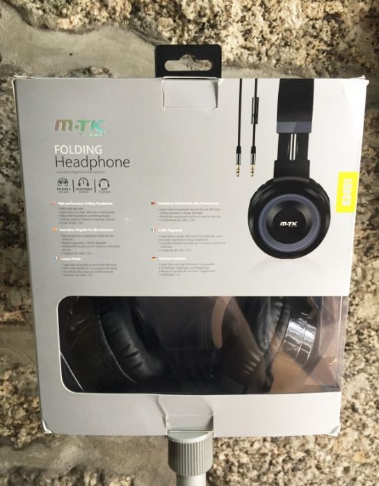 Foldable headphones with built-in microphone64740411911939121