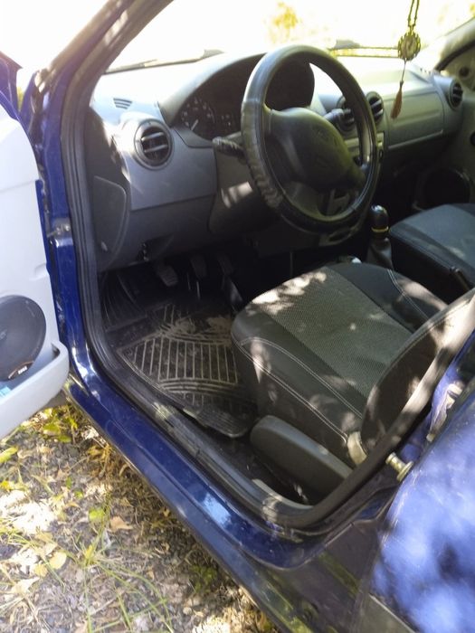 Dacia Logan 2010 року