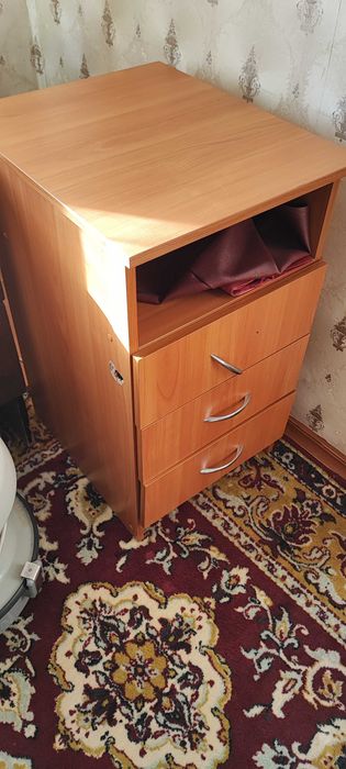 Офисная мебель, стенка, тумбочки, шкафы, столы