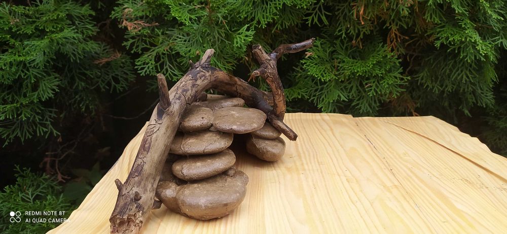 Grota z drewienkiem do akwarium