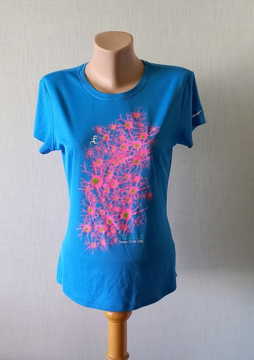 Футболка жіноча Nike