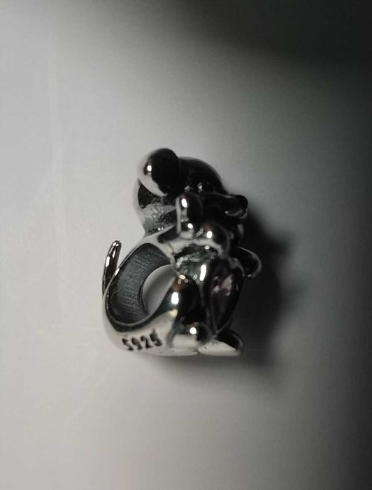 Przywieszka do bransoletki, charms - piesek z serduszkiem (srebro 925)