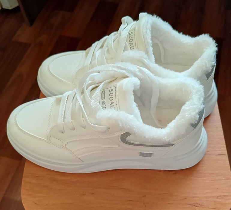 Кросівки жіночі білого кольору