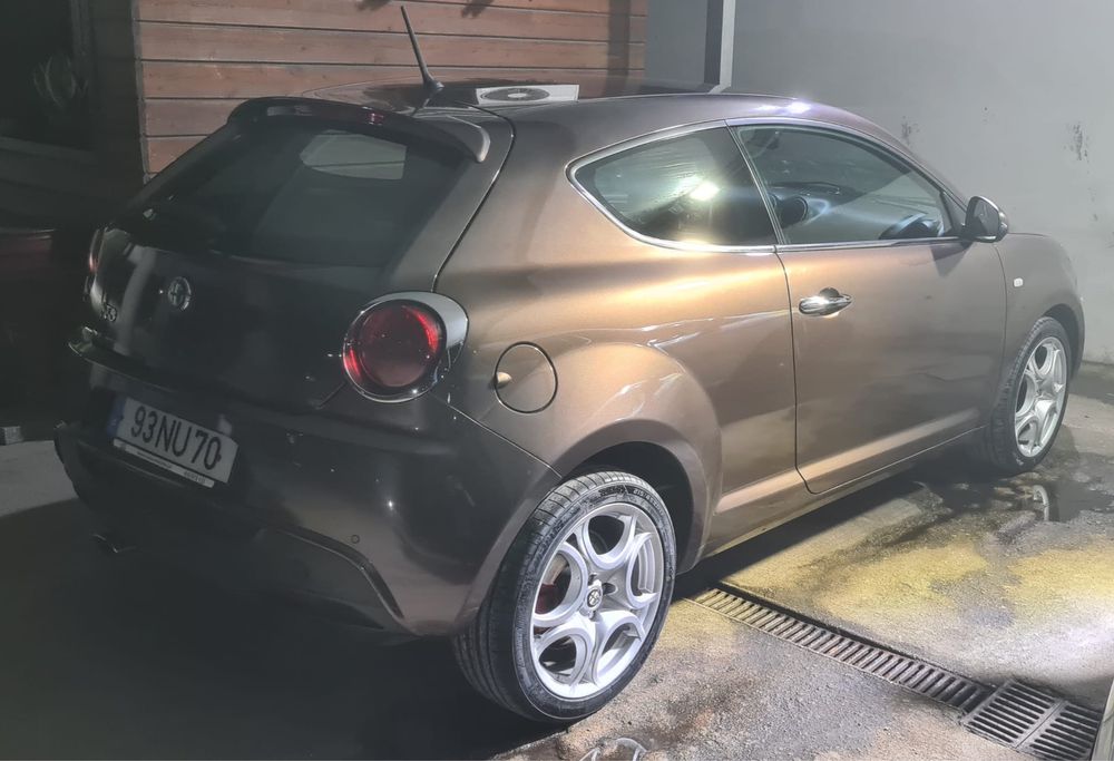 Carro Alfa romeu mito