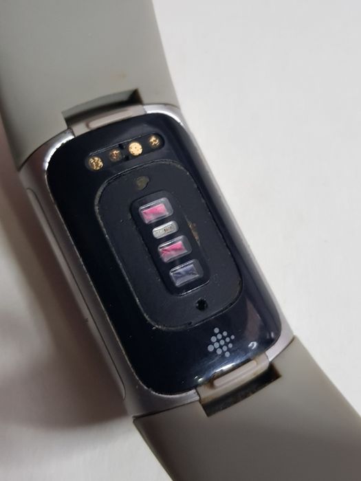 Годинник Fitbit Charge 6