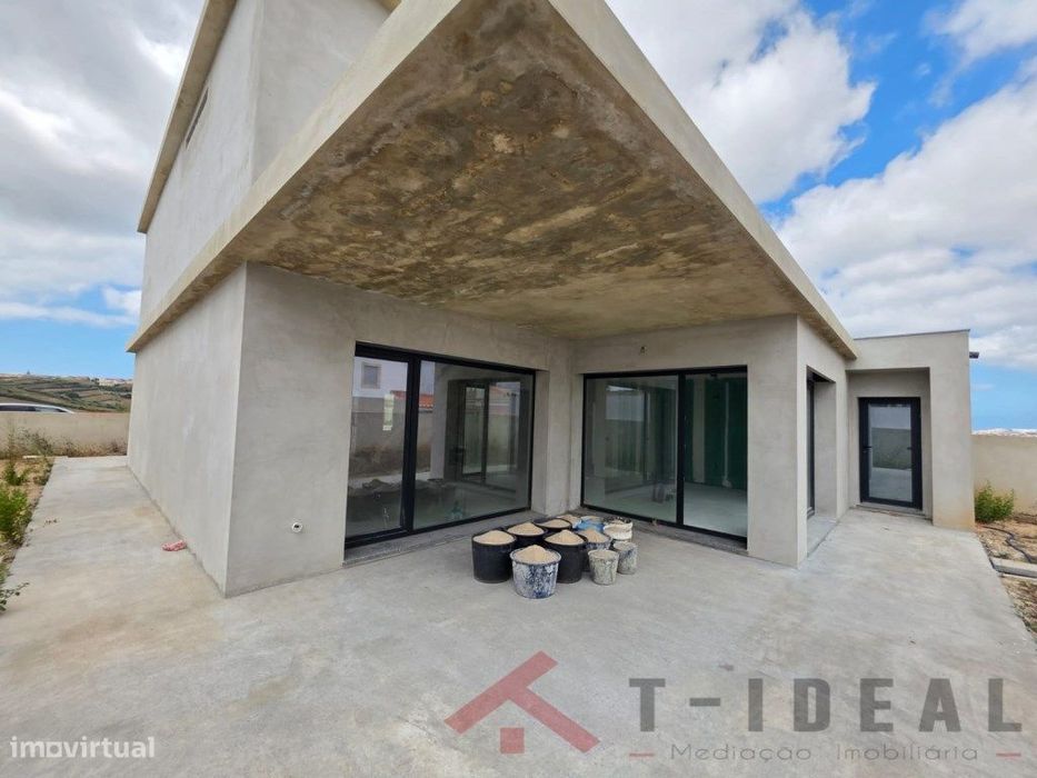 Moradia T4 Moderna na Lourinhã
