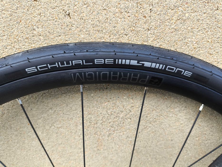 Rodas Bontrager Paradigm com pneus Schwalbe tubeless