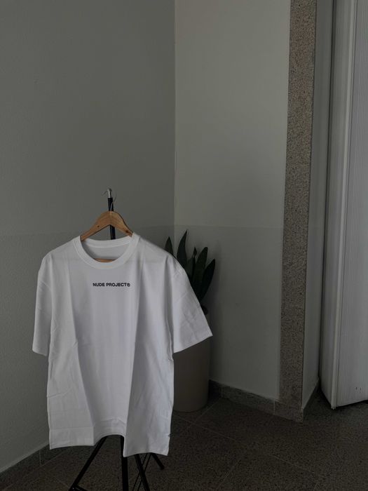 T-Shirt Nude Project Preta Cerejas