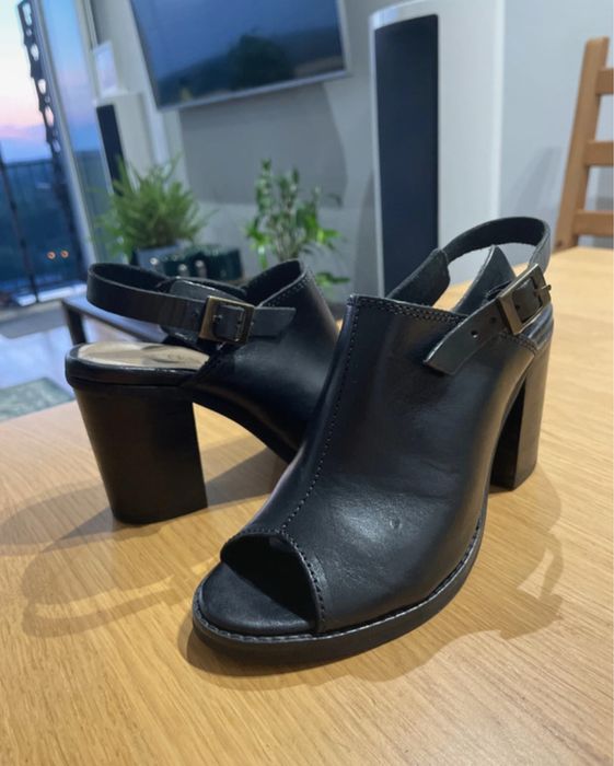 Ten Points sandały na słupku