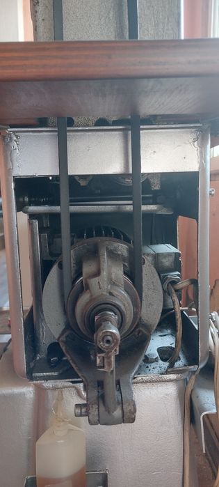 Швейна машинка Minerva, колоночна швейна машинка