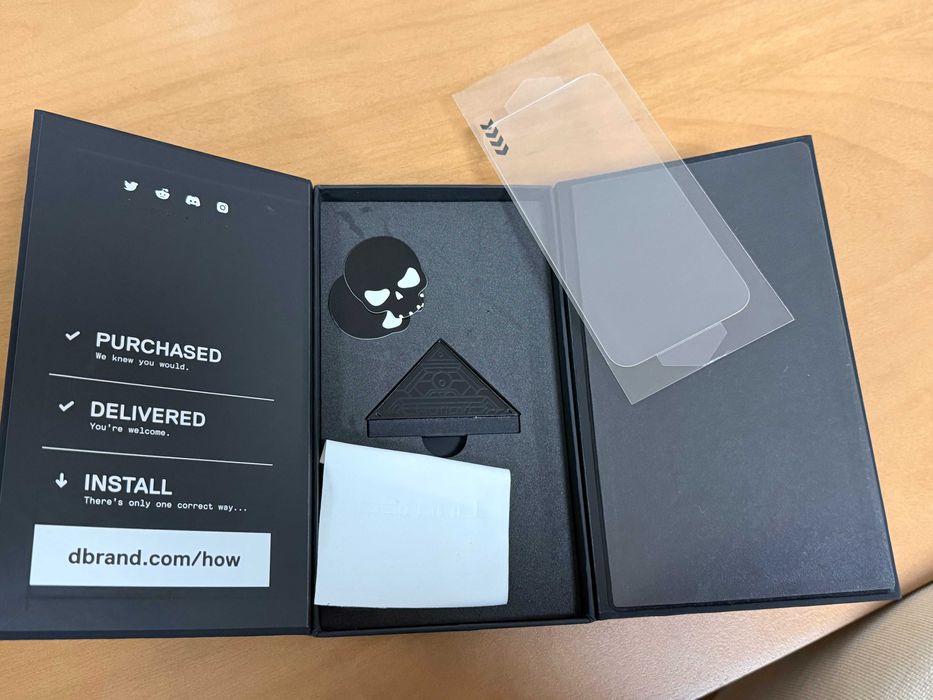 iPhone 15 Pro - 256 GB - White Titanium - Capa e protetor dbrand