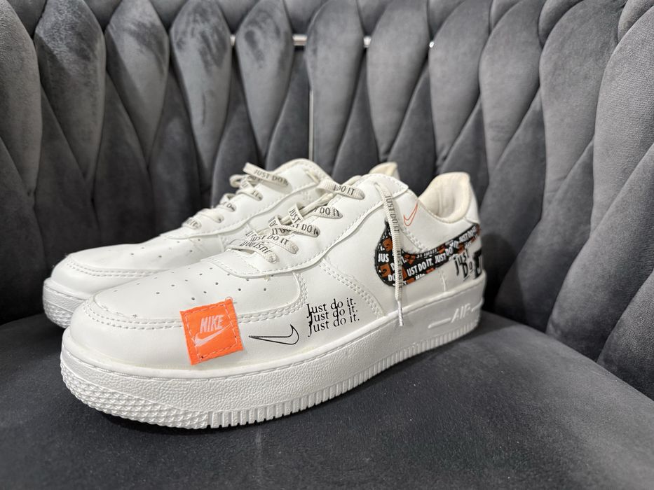 Buty meskie z napisami